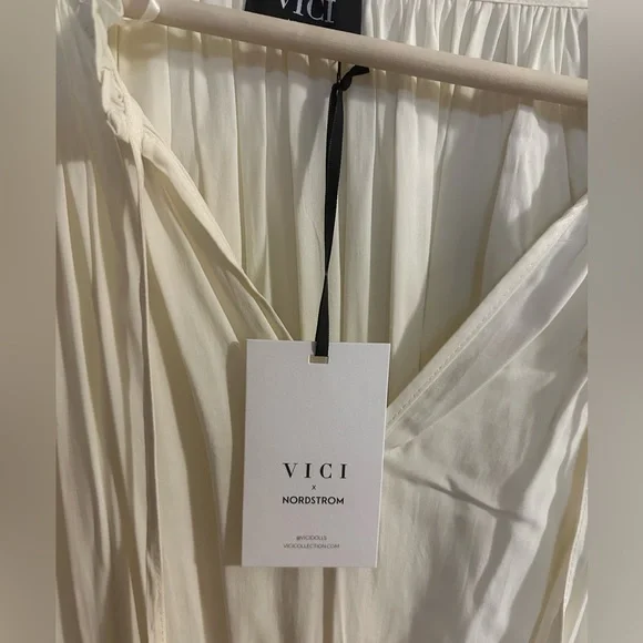 NEW! Vici dress - Picture 9 of 9